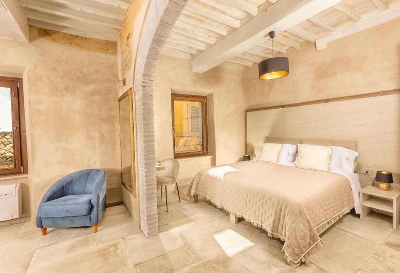 חדר דחוקס עם מיטת קינג, Palazzo Falcinelli Luxury Room In Montepulciano Center With Elevator
