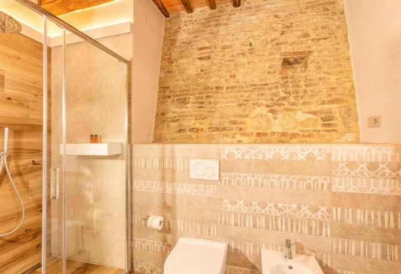 デラックスルーム, Palazzo Falcinelli Luxury Room In Montepulciano Center With Elevator