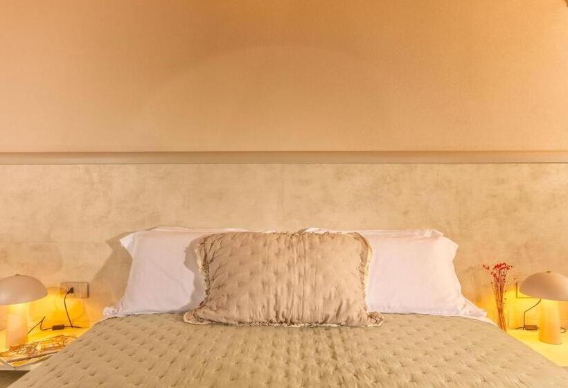 景色の見えるトリプルスタンダードルーム, Palazzo Falcinelli Luxury Room In Montepulciano Center With Elevator