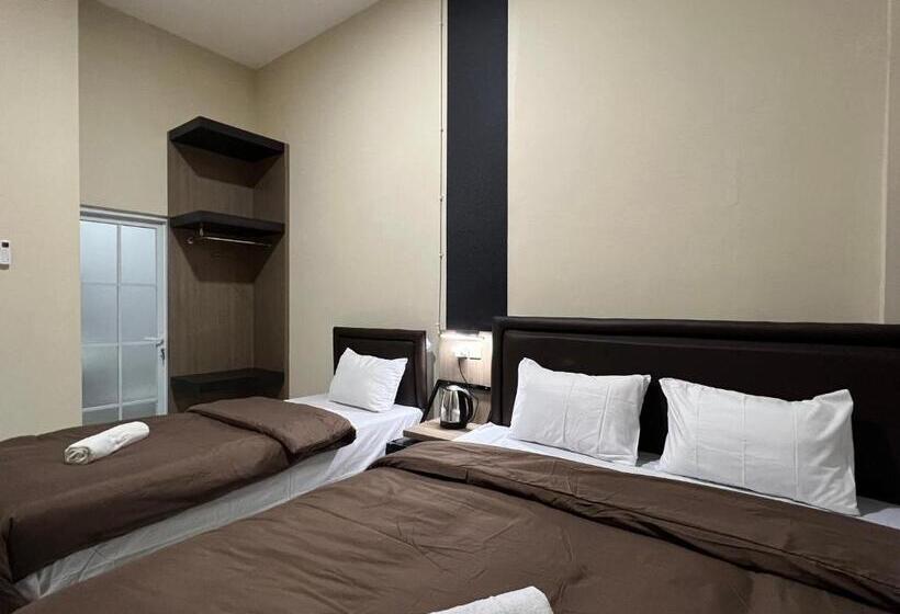 패밀리 룸, Brenn Hotel Semarang Mitra Reddoorz