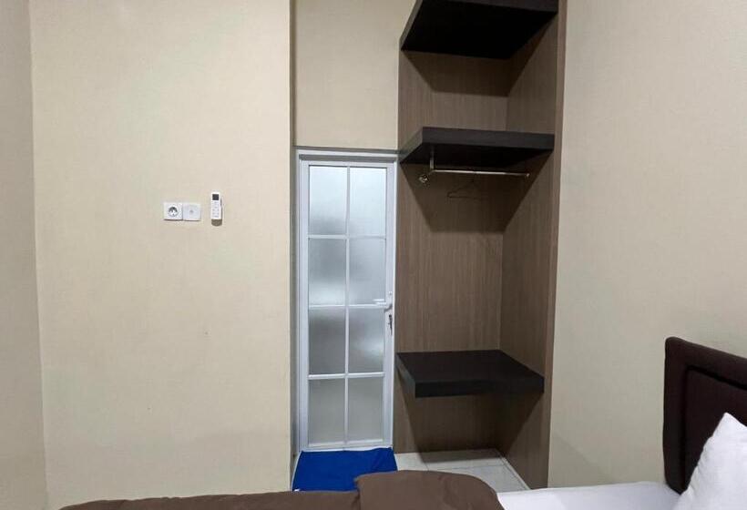 패밀리 룸, Brenn Hotel Semarang Mitra Reddoorz