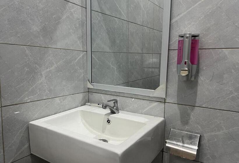 스탠다드 룸, Brenn Hotel Semarang Mitra Reddoorz