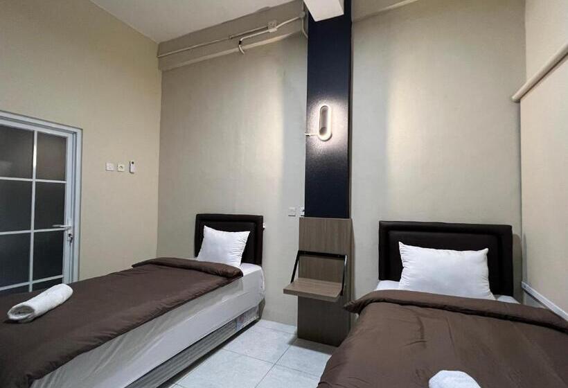 스탠다드 룸, Brenn Hotel Semarang Mitra Reddoorz