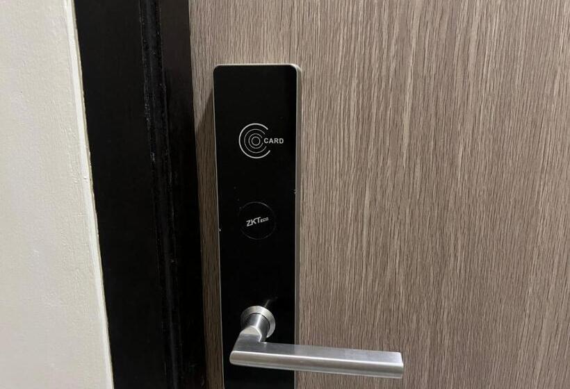 디럭스 룸, Brenn Hotel Semarang Mitra Reddoorz