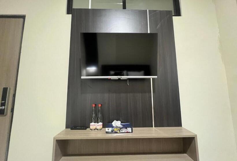 디럭스 룸, Brenn Hotel Semarang Mitra Reddoorz