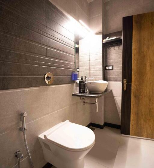 חדר דלוקס, Ivy Nirvana