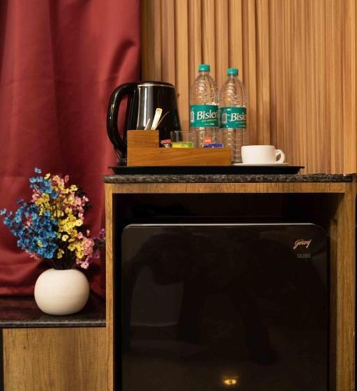 סוויטה אקזקיוטיב, Ivy Nirvana