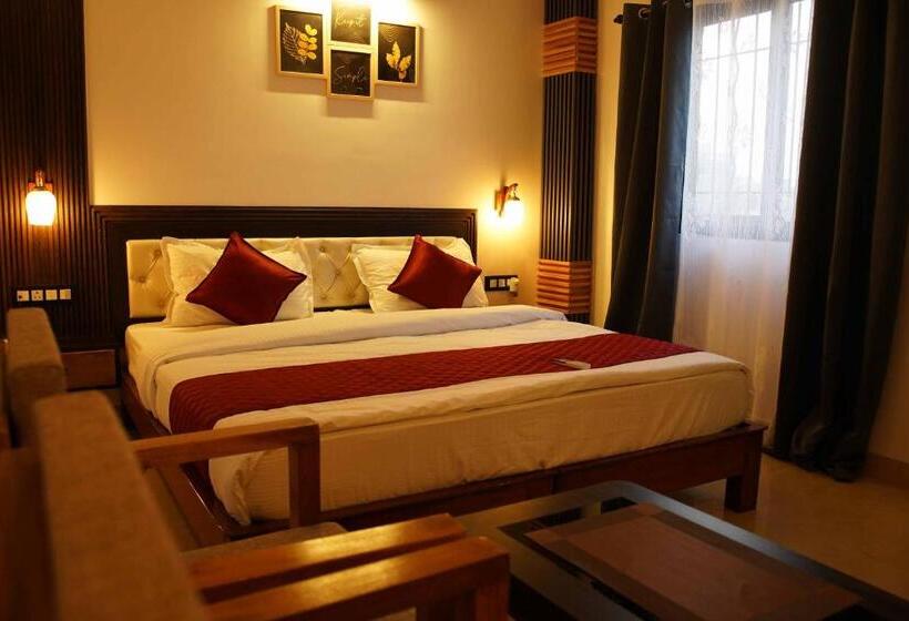 חדר סופריור, Ivy Nirvana