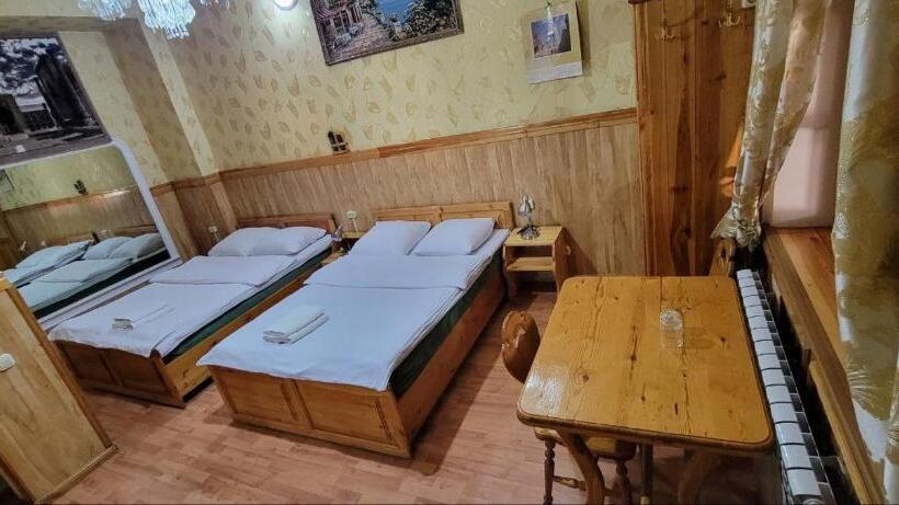 חדר דלוקס, Kamila