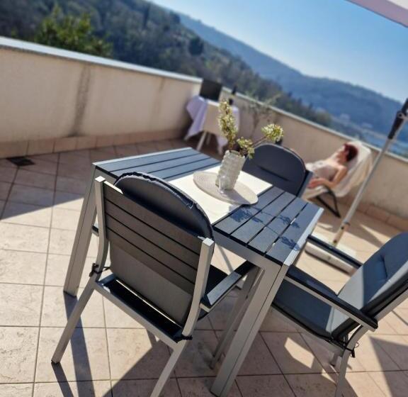 اتاق لوکس با بالکن و چشمانداز دریا, House Olive Garden Strunjan