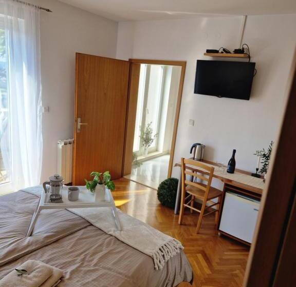 اتاق استاندارد با بالکن و چشمانداز دریا, House Olive Garden Strunjan