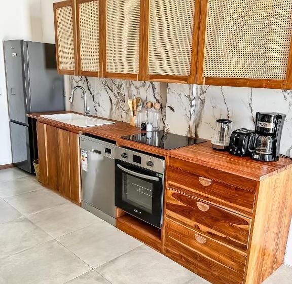 آپارتمان 1 خوابه با چشم‌انداز دریا, Just Heaven Apartments