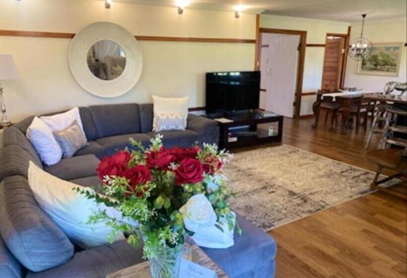 Дом 2 Спальни, Rose And Ivy Cottages