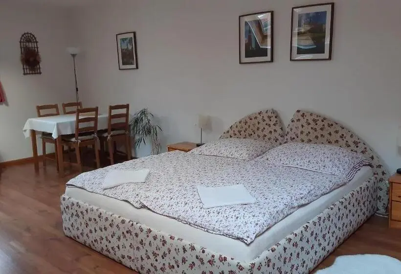 Deluxe-huone, Ubytování U šeniglů