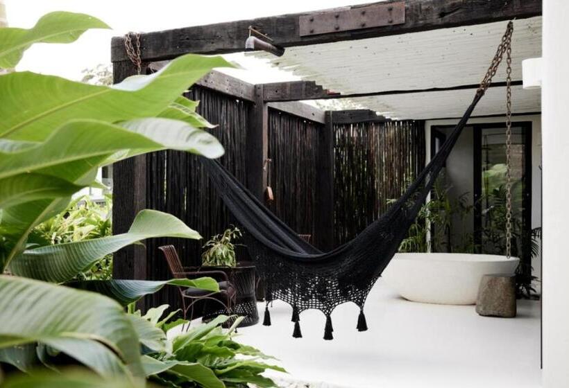 סטודיו סופריור, Villa Riad