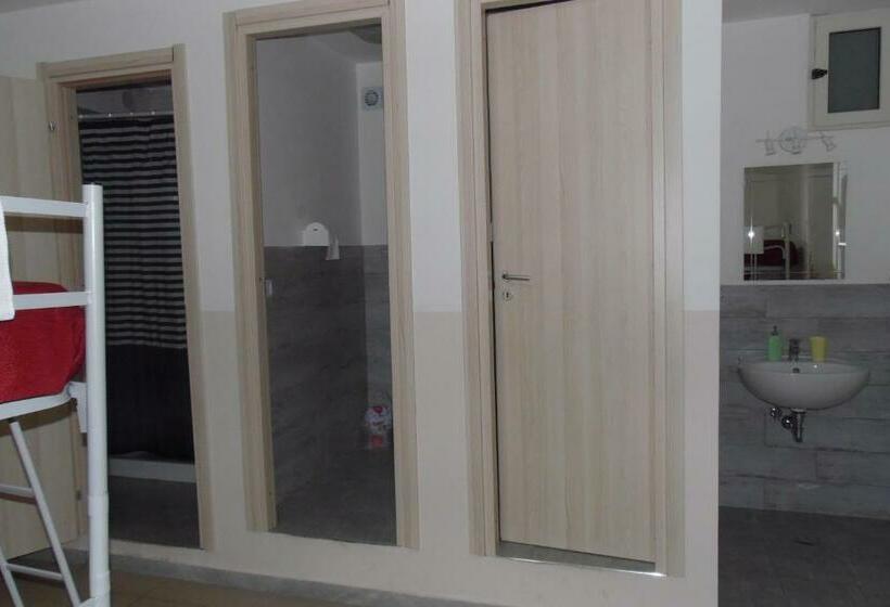 Кровать в Общей Комнате, Agorà Hostel