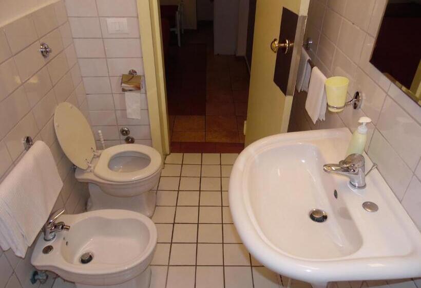 Номер Стандарт Трехместный, Agorà Hostel