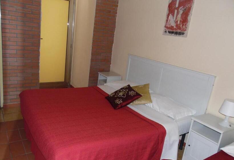 Номер Стандарт Трехместный, Agorà Hostel