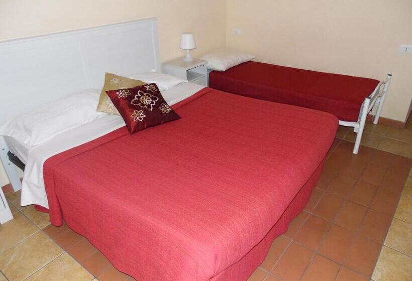 Номер Стандарт Трехместный, Agorà Hostel