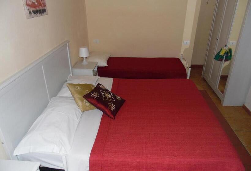 Номер Стандарт Трехместный, Agorà Hostel