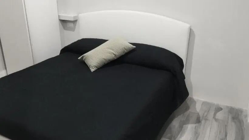 اتاق عادی, Rooms Via Tacito