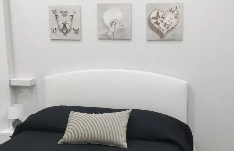 اتاق عادی, Rooms Via Tacito