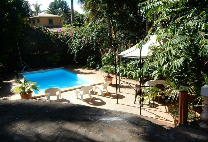 غرفة قياسية, Sarl Mayoume