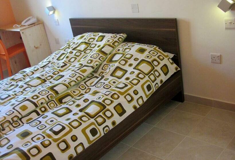 اتاق استاندارد, Corner Hostel