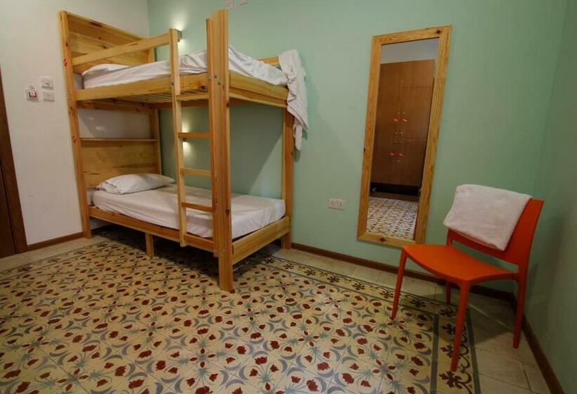 اتاق استاندارد, Corner Hostel