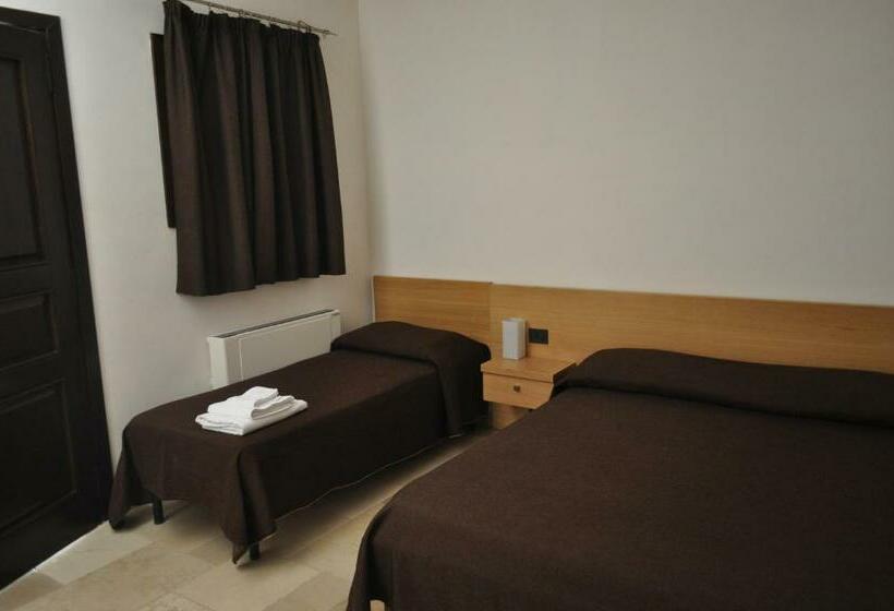 スタンダードトリプルルーム, Guest House B&b Pietra Bianca