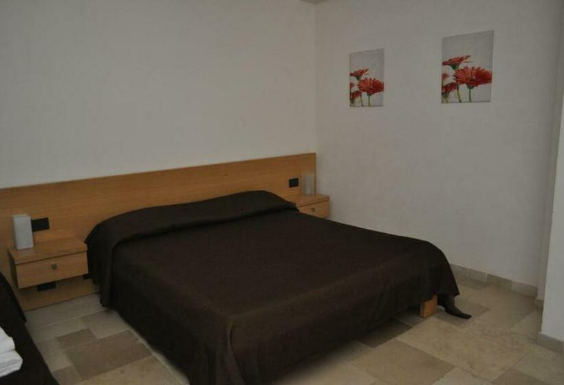 スタンダードトリプルルーム, Guest House B&b Pietra Bianca