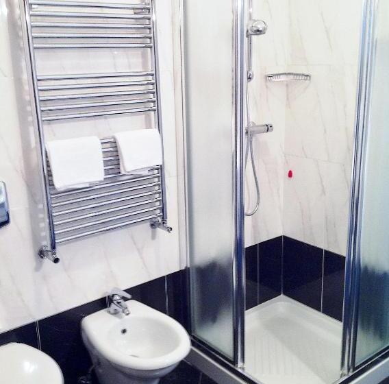 جناح جونيور عائلى, Ai Sette Nani