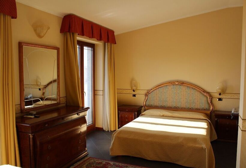 جناح جونيور, Ai Sette Nani