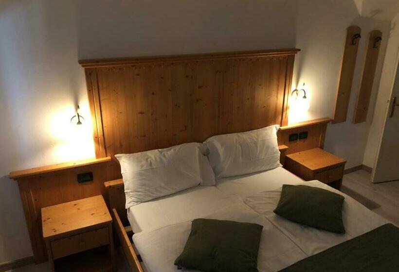 חדר סטנדרט לשלושה, Albergo Alla Costa