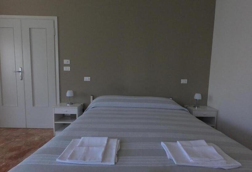 غرفة عائلية, Gardenia