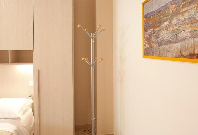 غرفة قياسية حمام مشترك, Gardenia