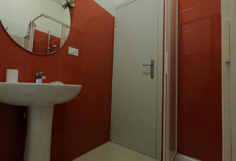 غرفة قياسية مع حمام خارجي, Gardenia