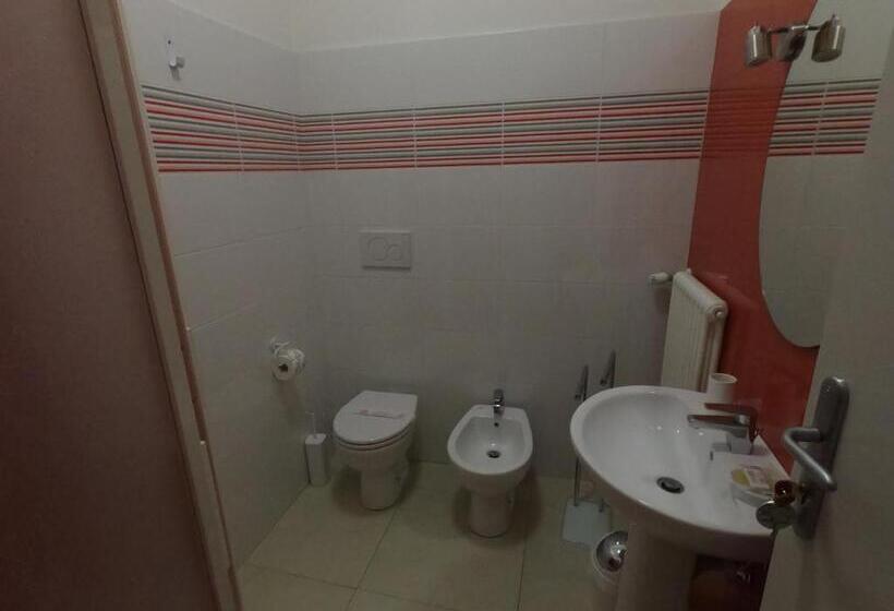 غرفة قياسية مع حمام خارجي, Gardenia