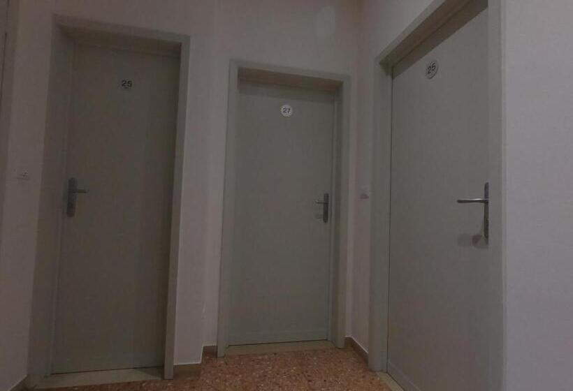 غرفة قياسية مع حمام خارجي, Gardenia