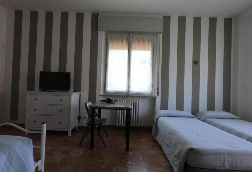 غرفة عائلية, Gardenia