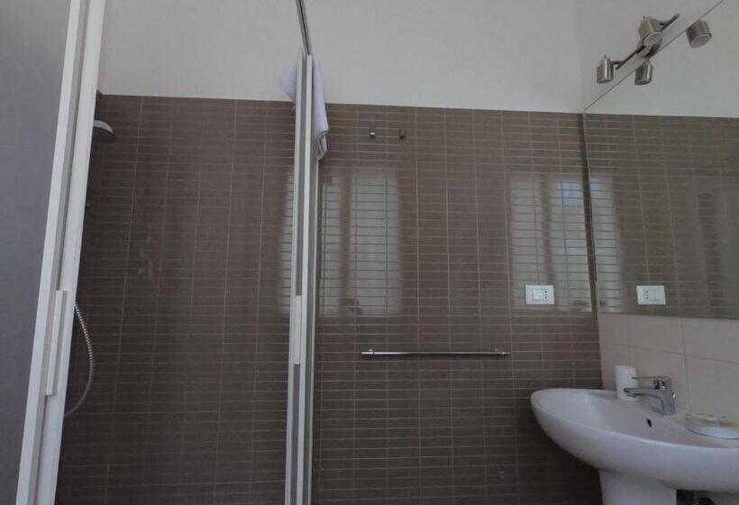 غرفة عائلية, Gardenia