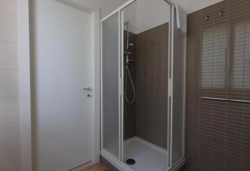 غرفة عائلية, Gardenia