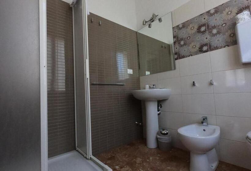 غرفة عائلية, Gardenia