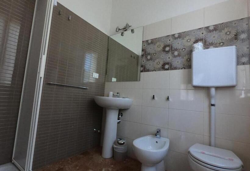 غرفة عائلية, Gardenia