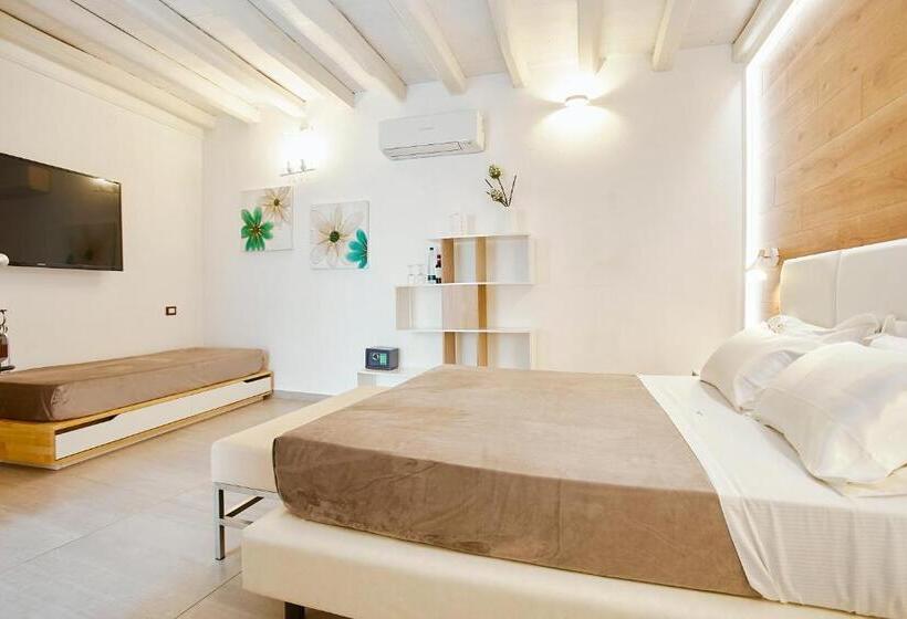 غرفة ديلوكس ثلاثية, La Tavernetta