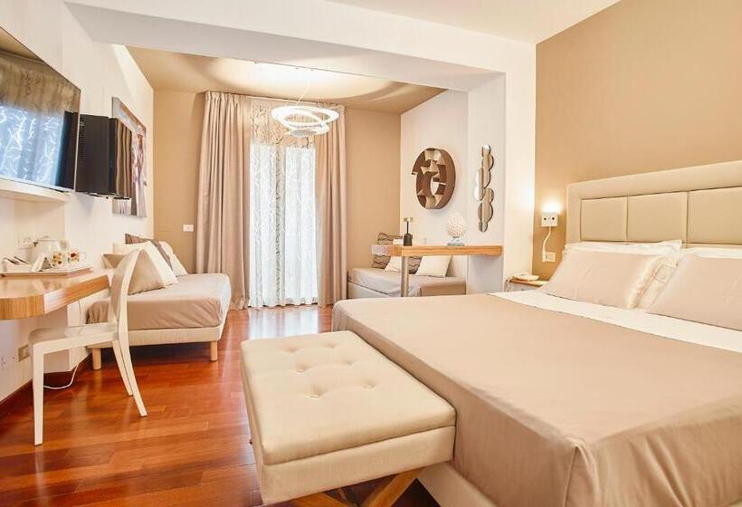 غرفة قياسية رباعية مطلة على البحر, La Tavernetta