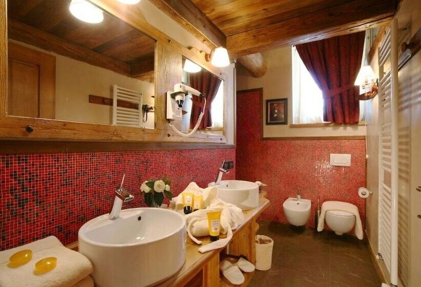 带按摩浴盆的套房, Letterario Locanda Collomb