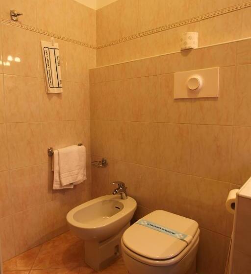 חדר סטנדרט לשלושה, Lincoln