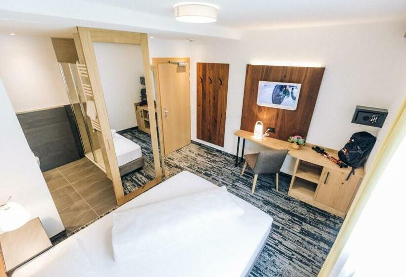 غرفة قياسية فردية, Ludwigshof & Luvina