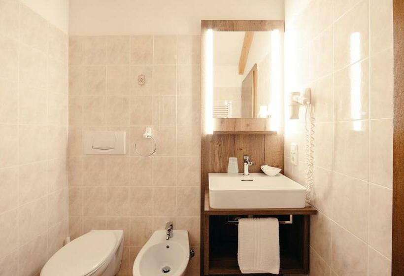 غرفة كومفورت, Ludwigshof & Luvina